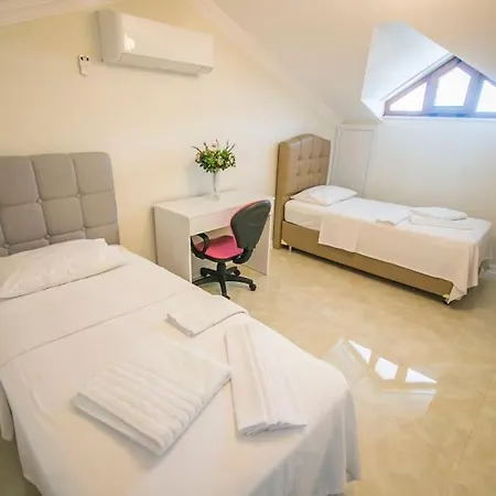 Villa Luxury Holiday Villa, 4 Bedroom With Private Pool *