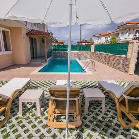Villa Luxury Holiday Villa, 4 Bedroom With Private Pool *